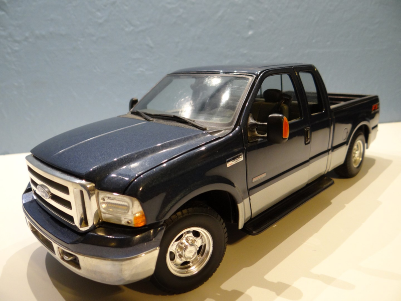 Illustration for article titled 1:18 Maisto Ford F-350 Lariat Show and Review